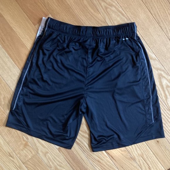 Saucony Outkickin' Men's Run Short - Picture 2 of 3